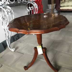 Mesa auxiliar antigua 045