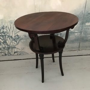 Mesa auxiliar antigua 011