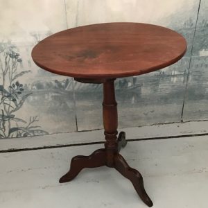 Mesa auxiliar antigua 008