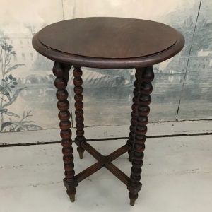 Mesa auxiliar antigua 009