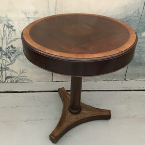 Mesa auxiliar antigua 037