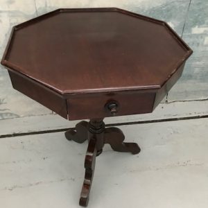 Mesa auxiliar antigua 041