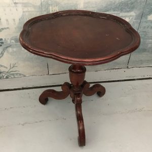 Mesa auxiliar antigua 036