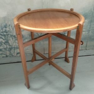 Mesa auxiliar antigua 012