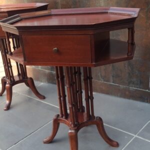 Mesa auxiliar antigua 054