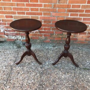 Mesa auxiliar antigua 053  (pareja)