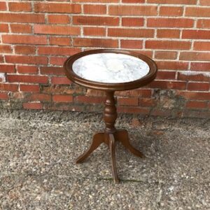 Mesa auxiliar antigua 050