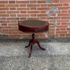 Mesa auxiliar antigua 046