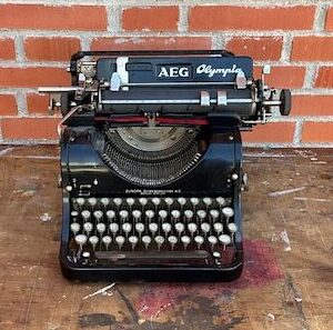 Maquina de escribir antigua 01