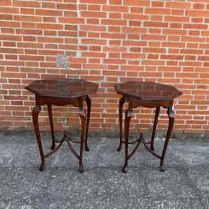 Mesa auxiliar antigua 043